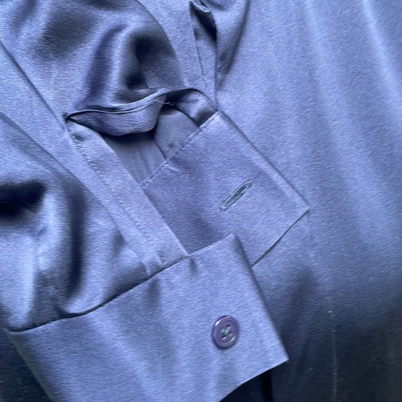 Navy Linda Allard for Ellen Tracy silks blouse with hidden buttons - Picture 6 of 7